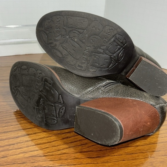 Korks Rossi pebble gray leather upper heeled boots/booties. Size 6.5. NWOT. - Picture 5 of 7